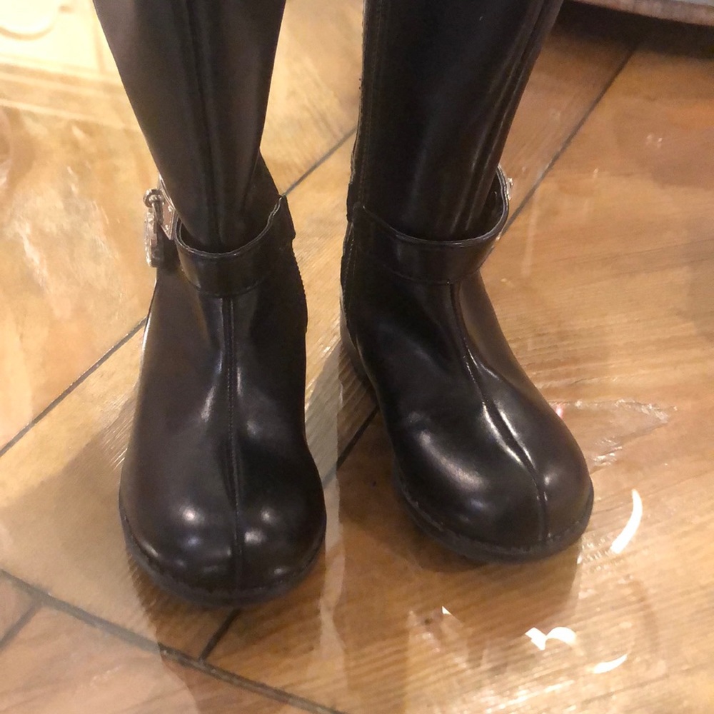 Boots - Picture 2 of 7